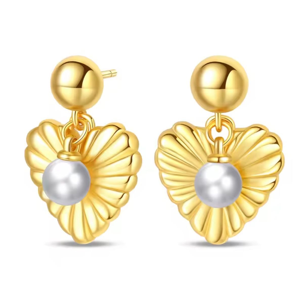 Heart pearl earrings 💛
