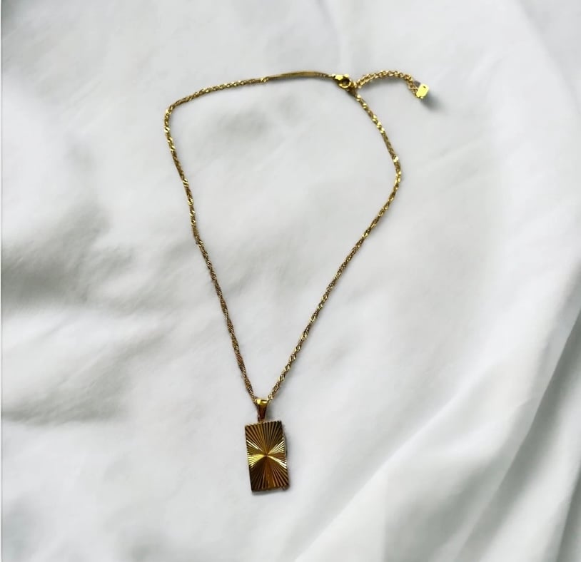 Antheia pendant necklace