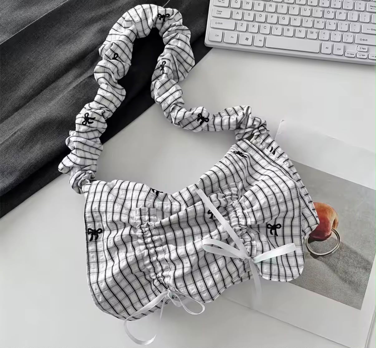Black plaid bag